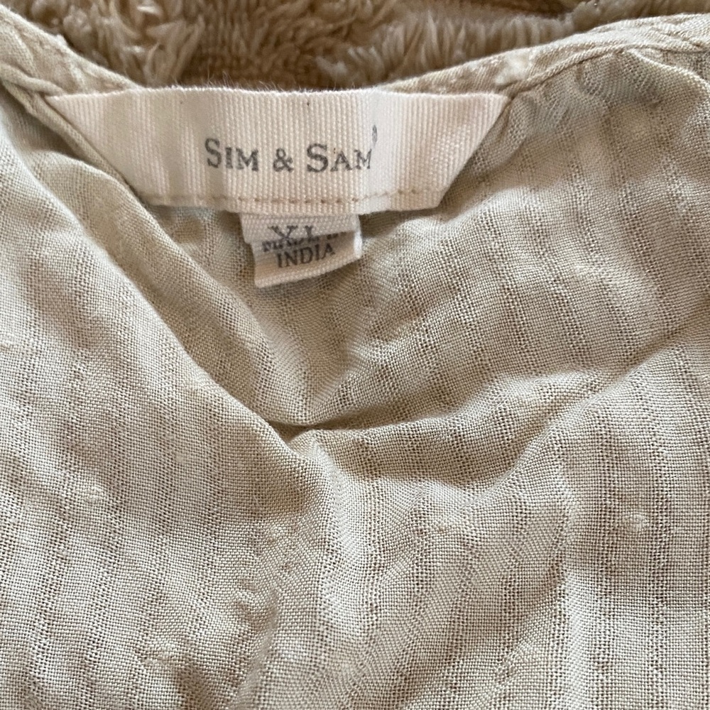 Chic Cream Ruffle Blouse - Picture 2 of 8